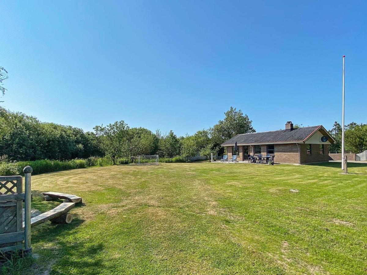 8 Person Holiday Home In R M Lakolk Extérieur photo