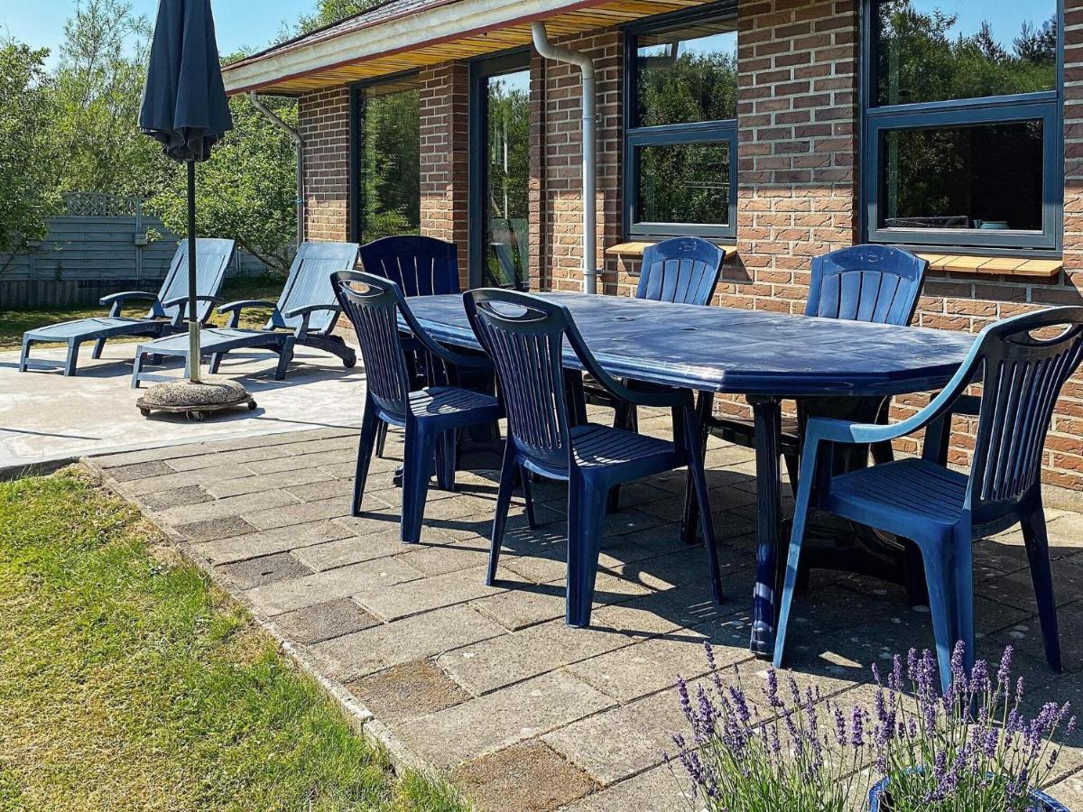 8 Person Holiday Home In R M Lakolk Extérieur photo